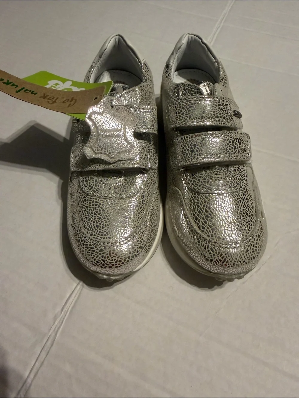 Lasocki kids European sneakers with silver crocodile skin texture size 28 US 11